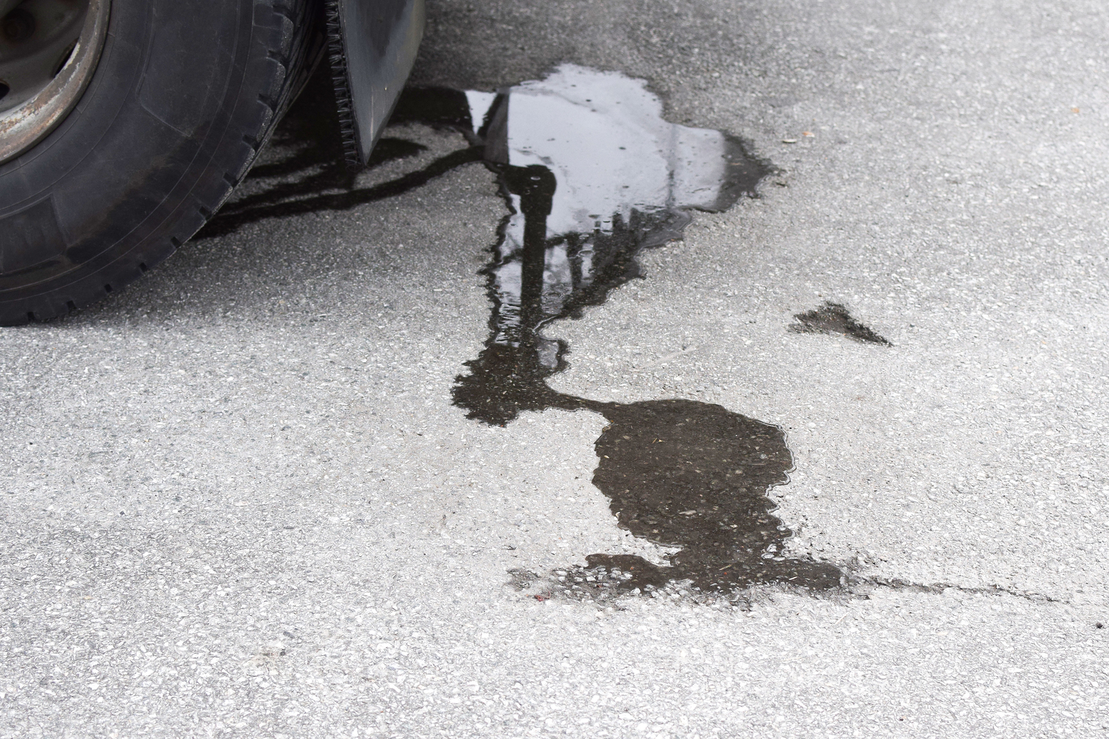 23 Best Ways to Get Rid of Oil Stains From Driveway - Fix Auto USA